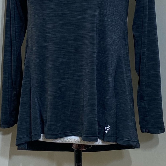 Betsey Johnson  performance spot gray top size Medium - Picture 4 of 7